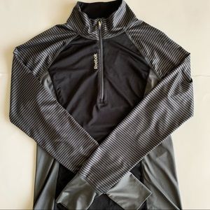 😀2/$20Reebok Pullover